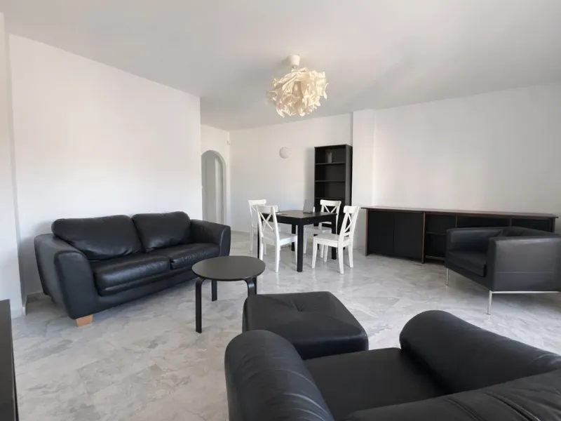 BRIGHT COASTAL APARTMENT WITH PRIVATE UNDERGROUND PARKING – ONLY 450m FROM THE BEACH