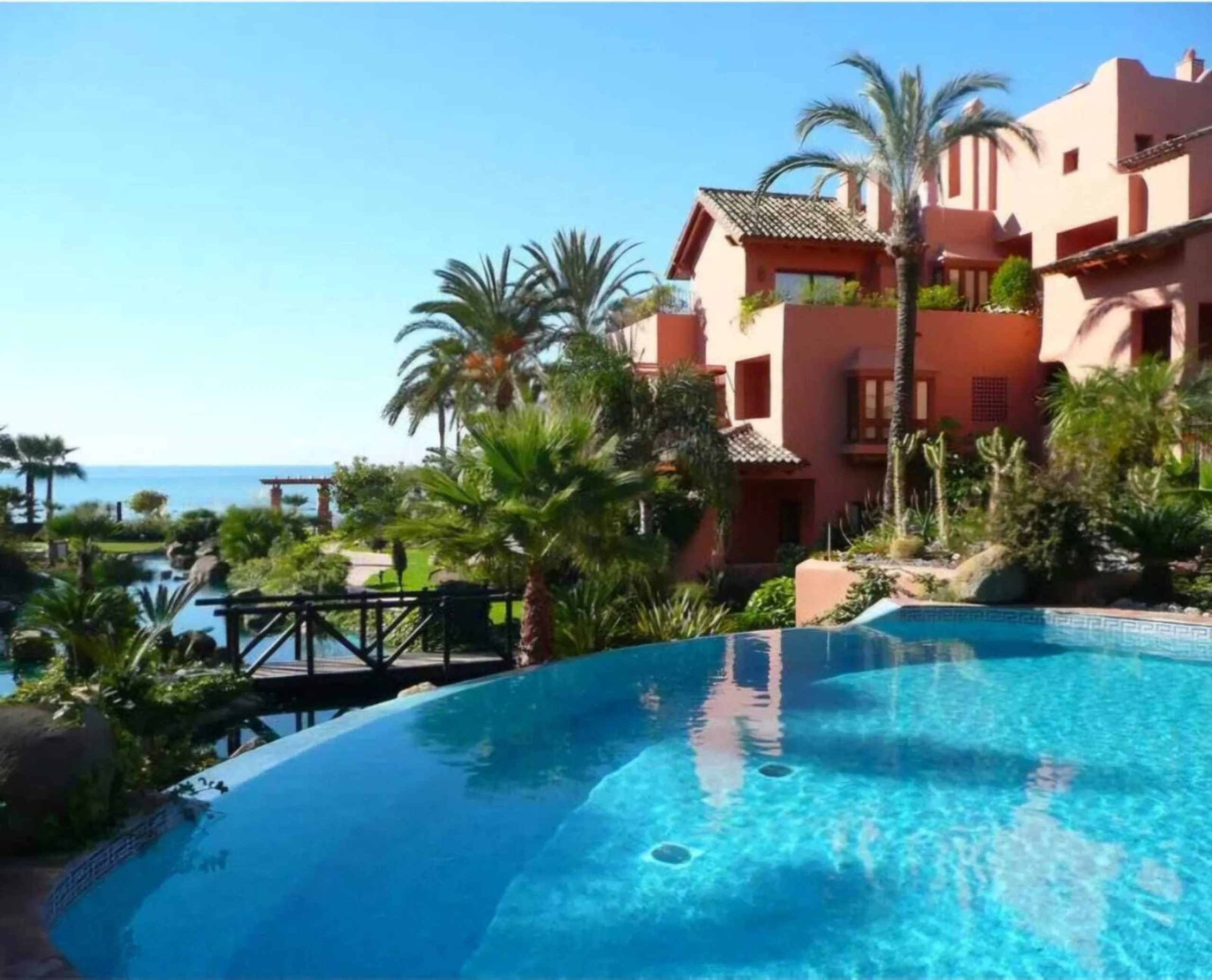 Torre Bermeja is a well designed 5 star luxury beachfront complex situated in Estepona
