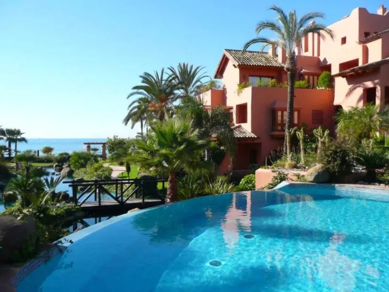 Torre Bermeja is a well designed 5 star luxury beachfront complex situated in Estepona