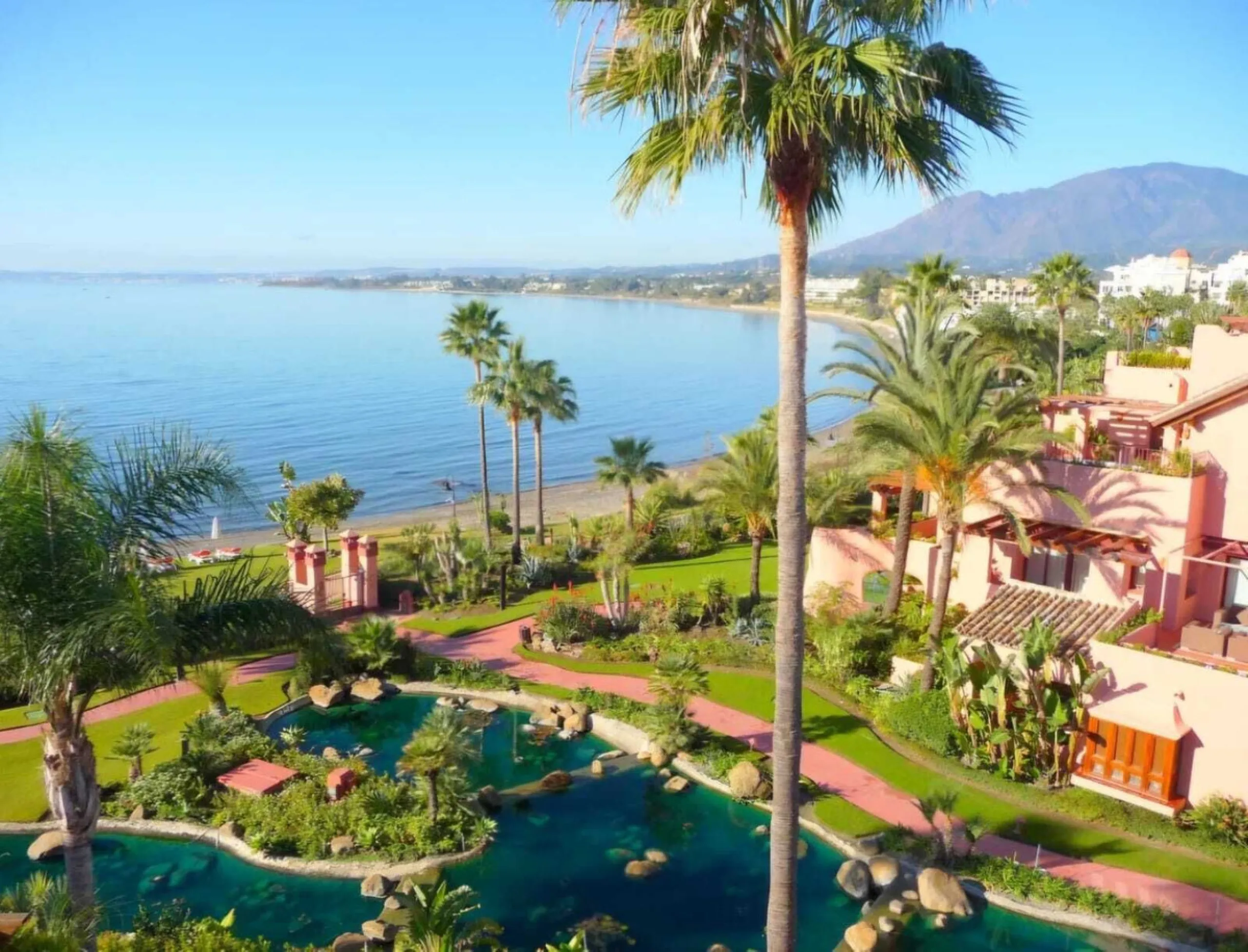 Torre Bermeja is a well designed 5 star luxury beachfront complex situated in Estepona