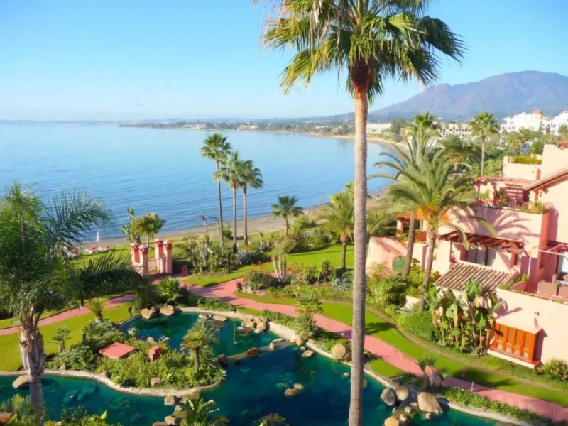 Torre Bermeja is a well designed 5 star luxury beachfront complex situated in Estepona