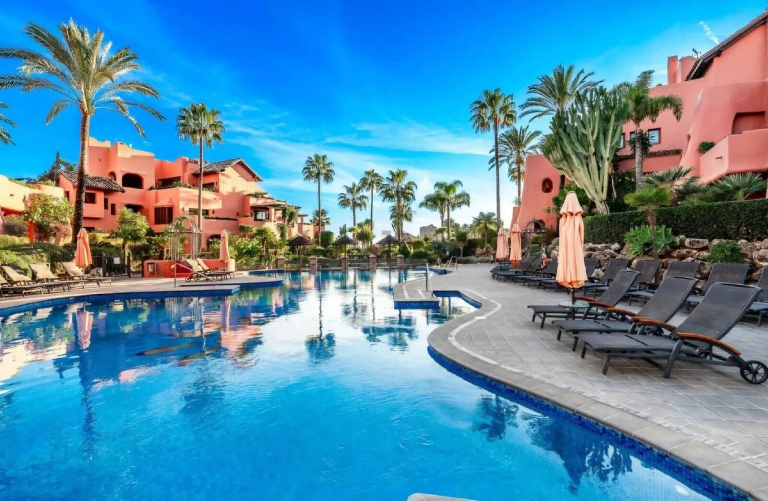 Torre Bermeja is a well designed 5 star luxury beachfront complex situated in Estepona