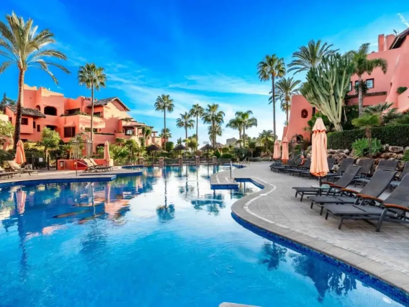 Torre Bermeja is a well designed 5 star luxury beachfront complex situated in Estepona