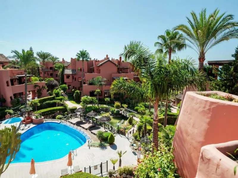 Torre Bermeja is a well designed 5 star luxury beachfront complex situated in Estepona