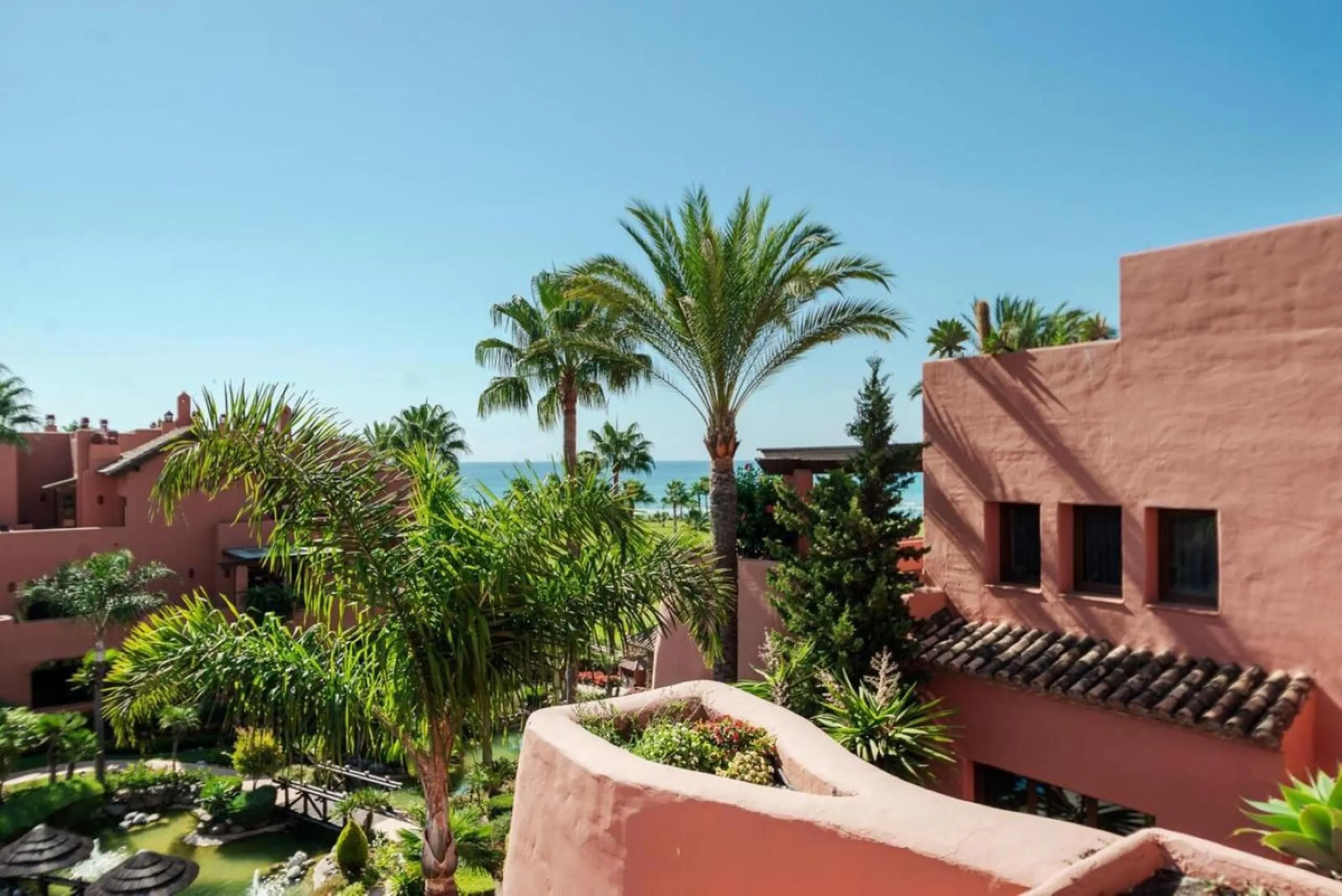 Torre Bermeja is a well designed 5 star luxury beachfront complex situated in Estepona