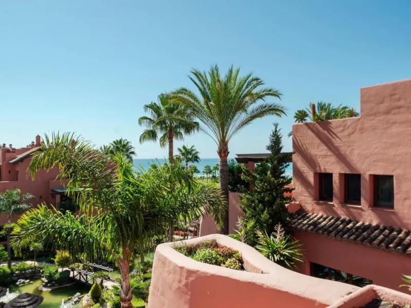 Torre Bermeja is a well designed 5 star luxury beachfront complex situated in Estepona