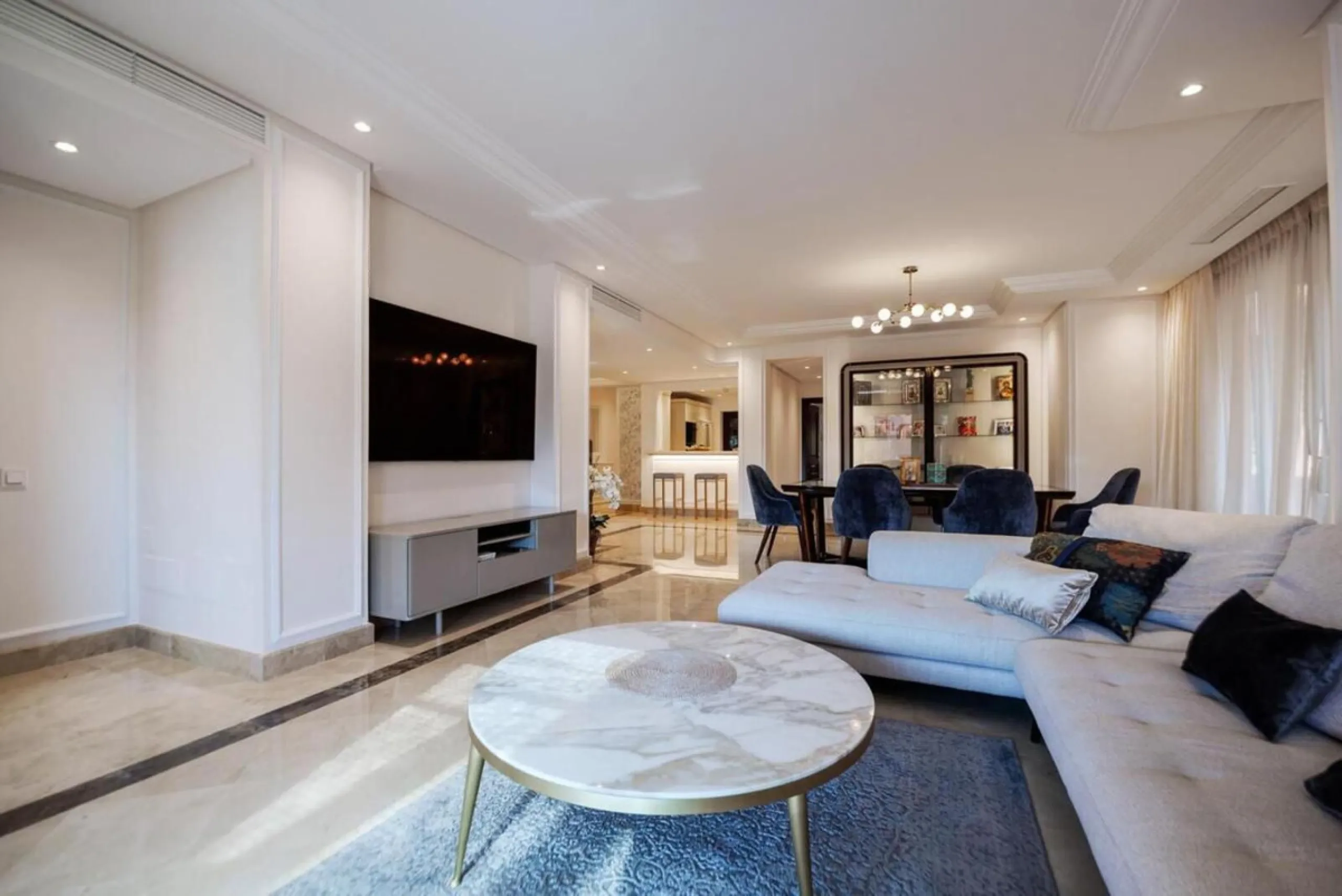 Torre Bermeja is a well designed 5 star luxury beachfront complex situated in Estepona