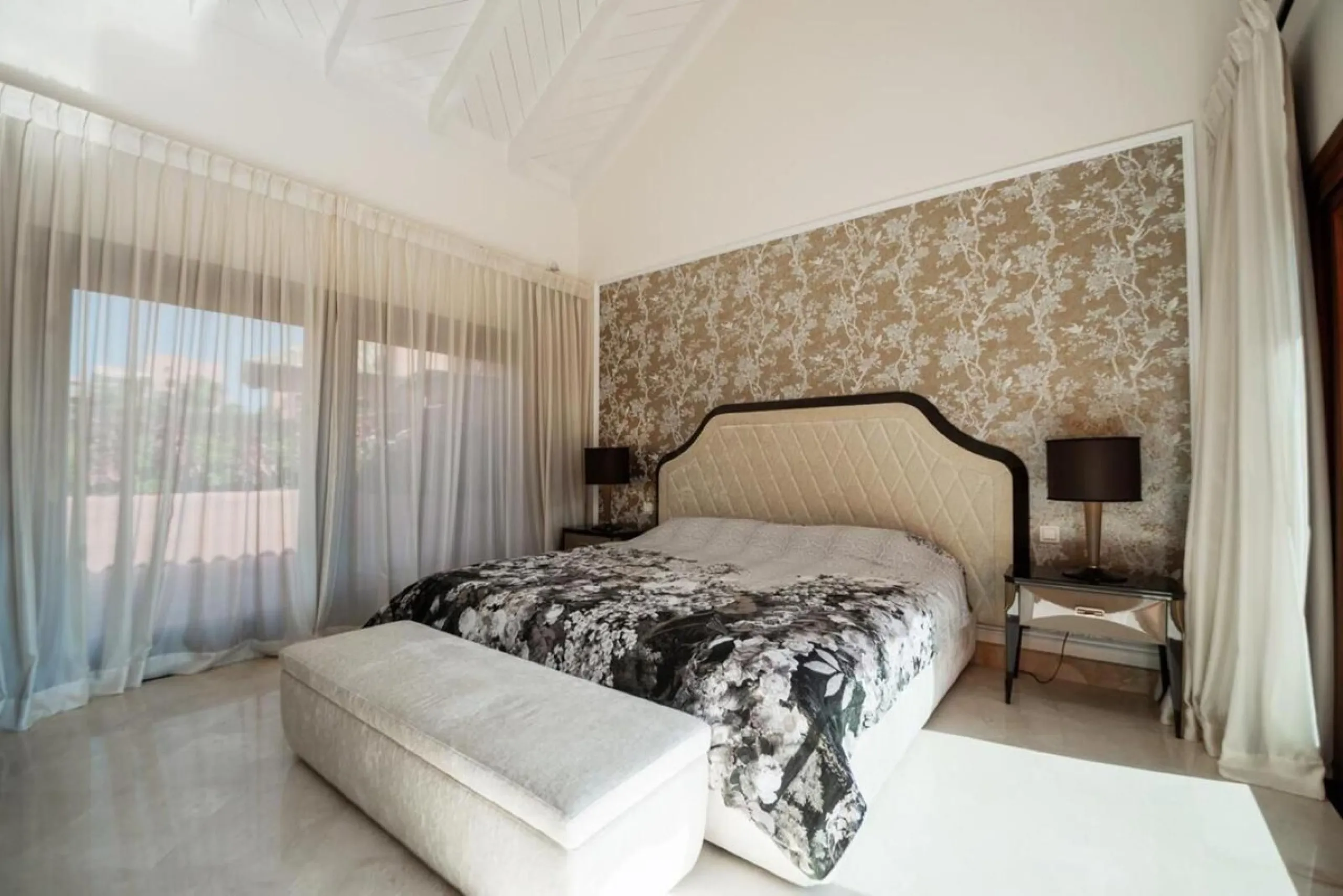 Torre Bermeja is a well designed 5 star luxury beachfront complex situated in Estepona