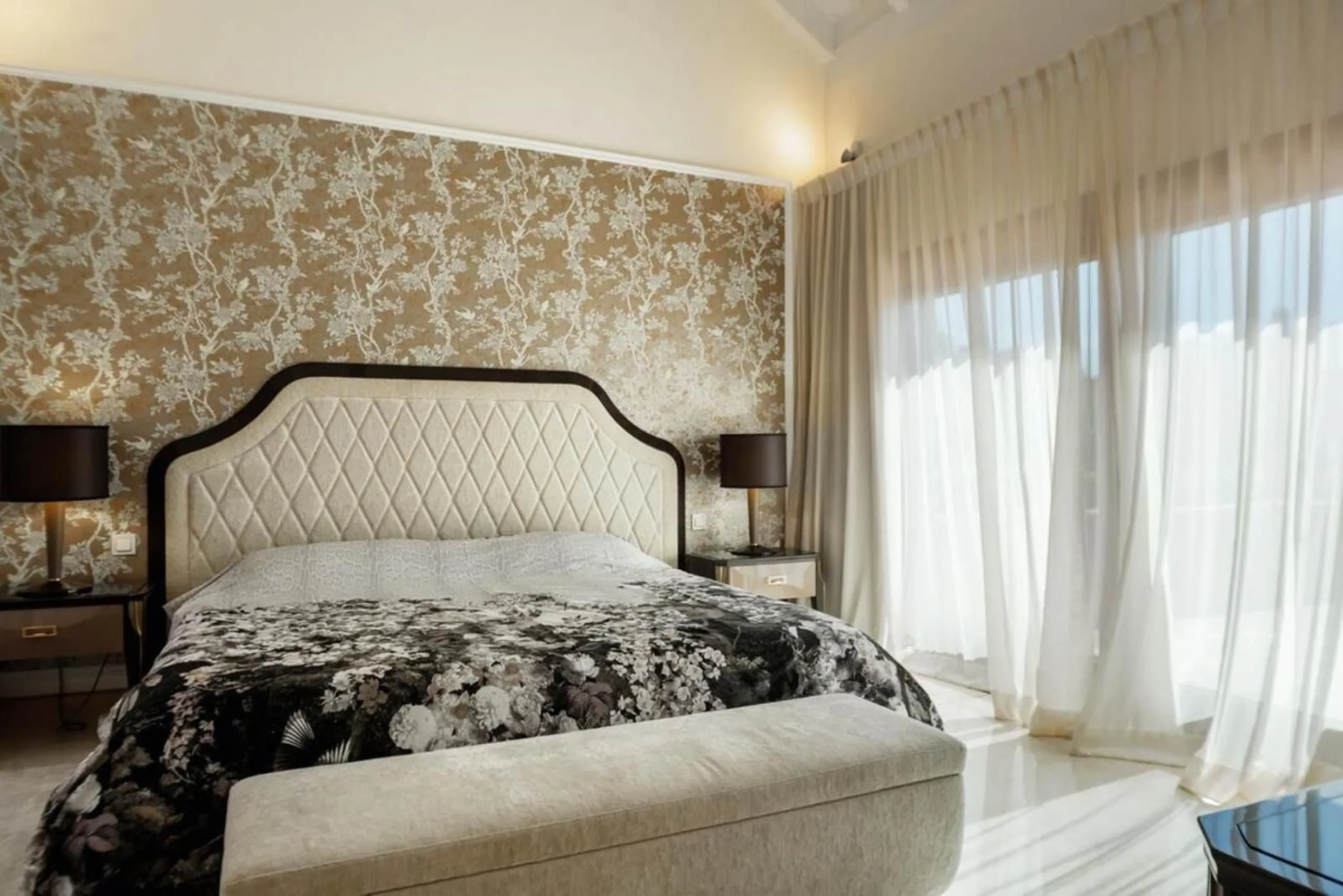 Torre Bermeja is a well designed 5 star luxury beachfront complex situated in Estepona