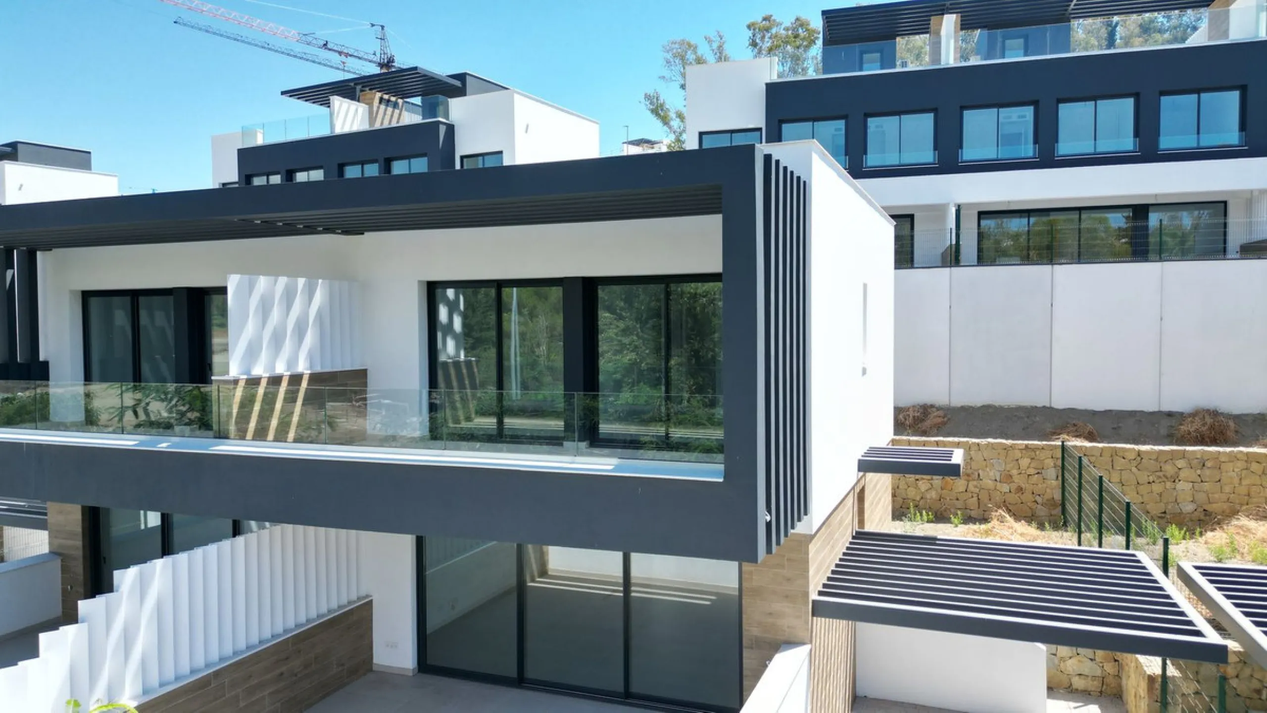 *BRAND NEW RESALE SEMI-DETACHED VILLA IN ATALAYA, ESTEPONA*