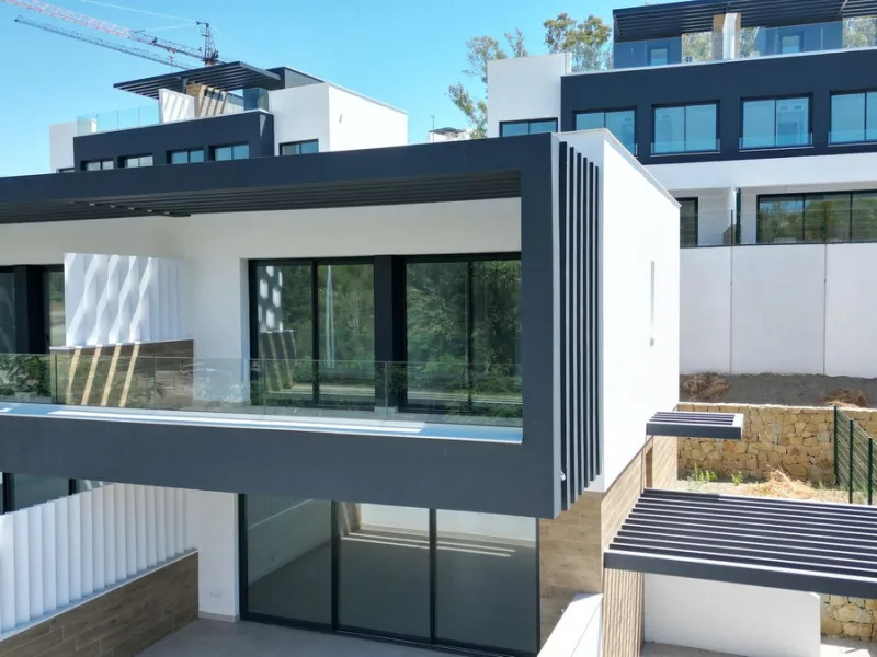 *BRAND NEW RESALE SEMI-DETACHED VILLA IN ATALAYA, ESTEPONA*