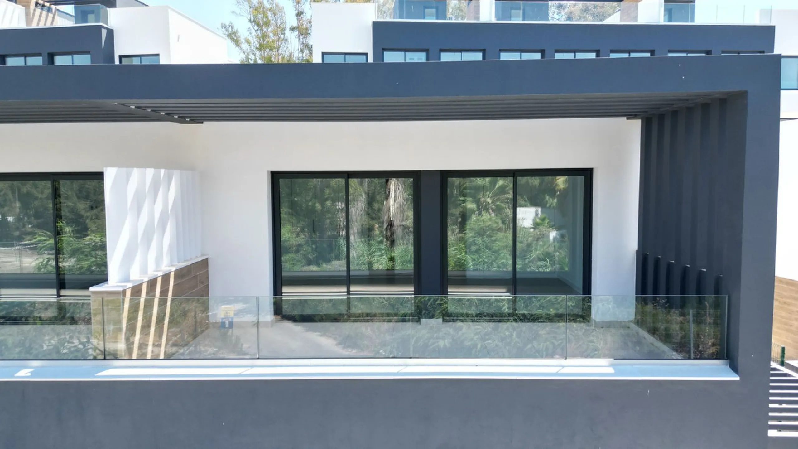 *BRAND NEW RESALE SEMI-DETACHED VILLA IN ATALAYA, ESTEPONA*