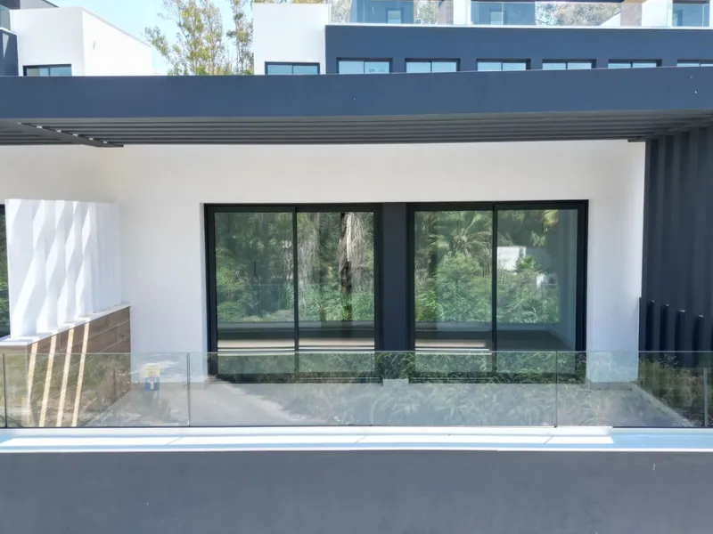 *BRAND NEW RESALE SEMI-DETACHED VILLA IN ATALAYA, ESTEPONA*