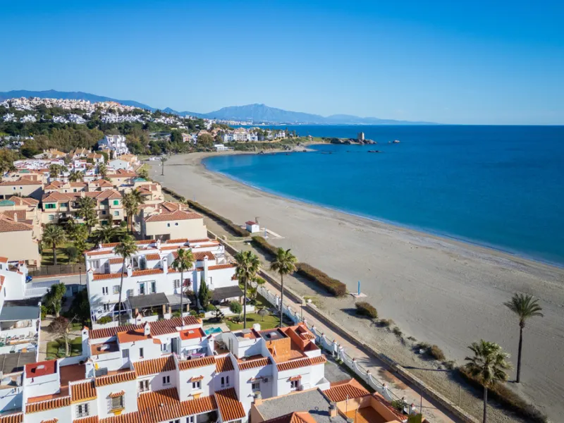 Strandnahes Stadthaus mit Meerblick bei San Luis de Sabinillas, Casares