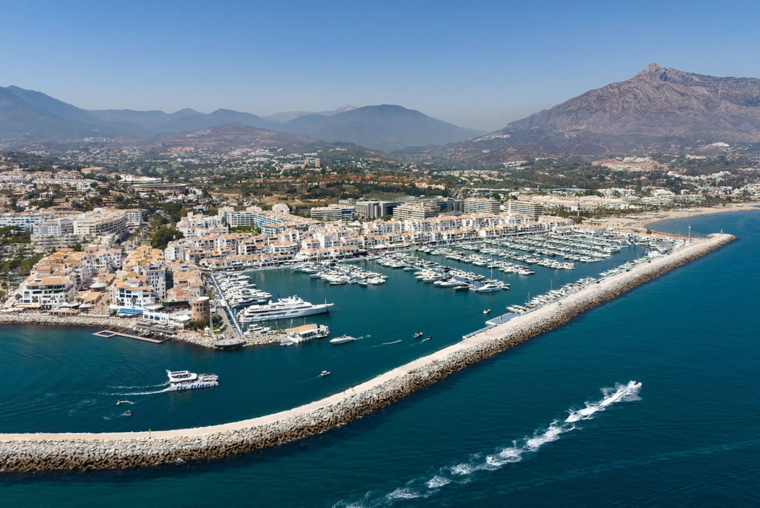 Apartment - Middle Floor Apartment в продаже в Marbella, Málaga. В доме 2 спален и 2 ванных комнат. Площадь дома 80 м²