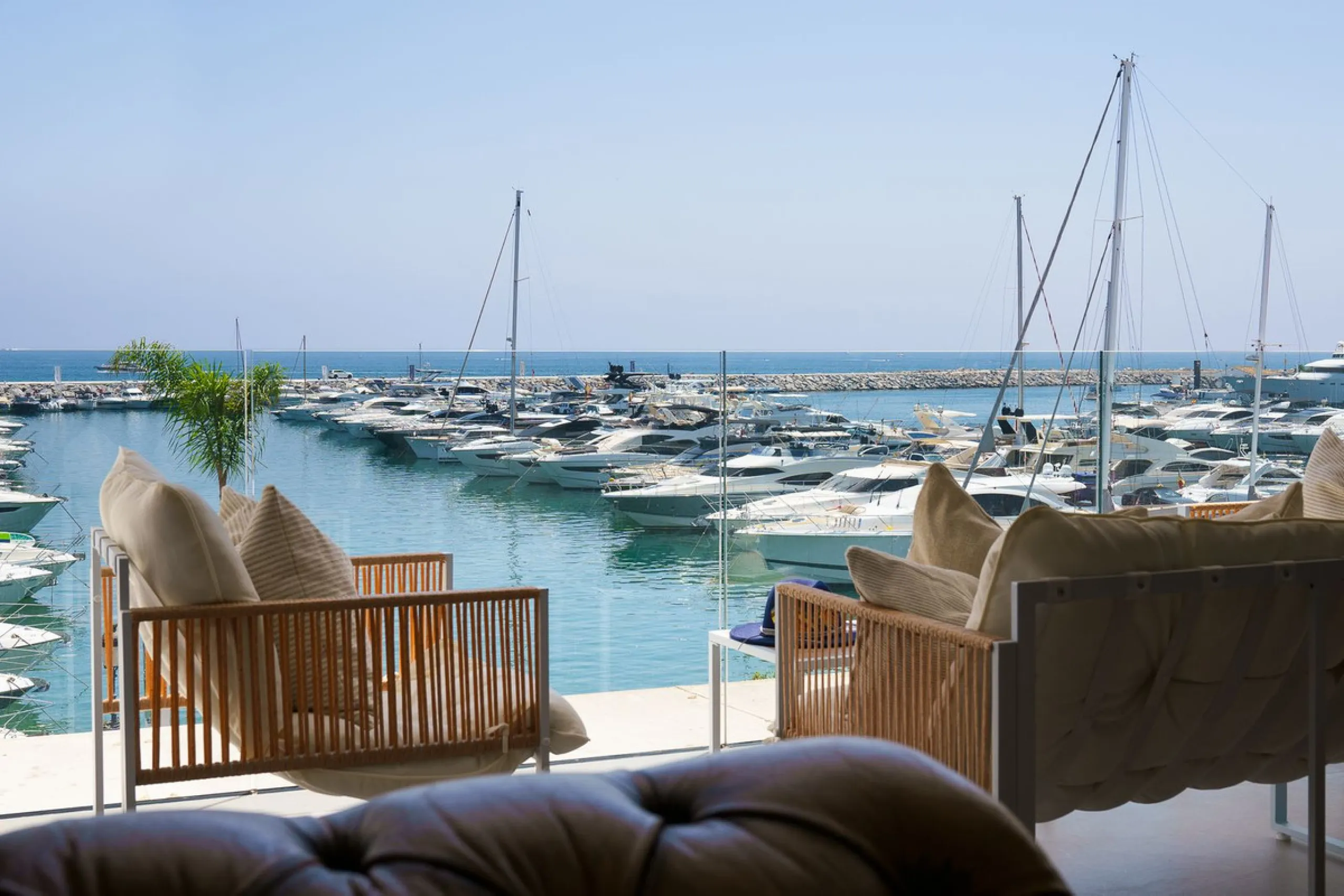 Apartment - Middle Floor Apartment в продаже в Marbella, Málaga. В доме 2 спален и 2 ванных комнат. Площадь дома 80 м²