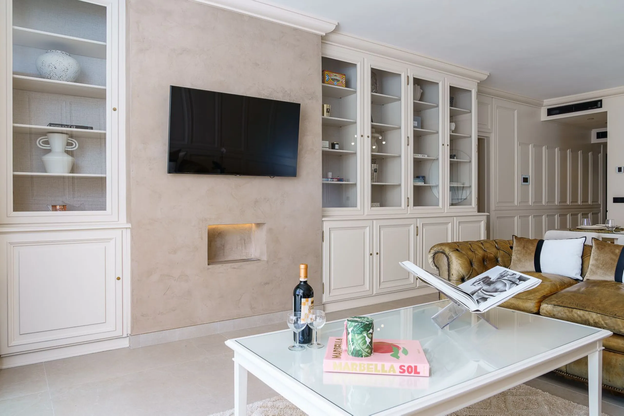 Apartment - Middle Floor Apartment в продаже в Marbella, Málaga. В доме 2 спален и 2 ванных комнат. Площадь дома 80 м²