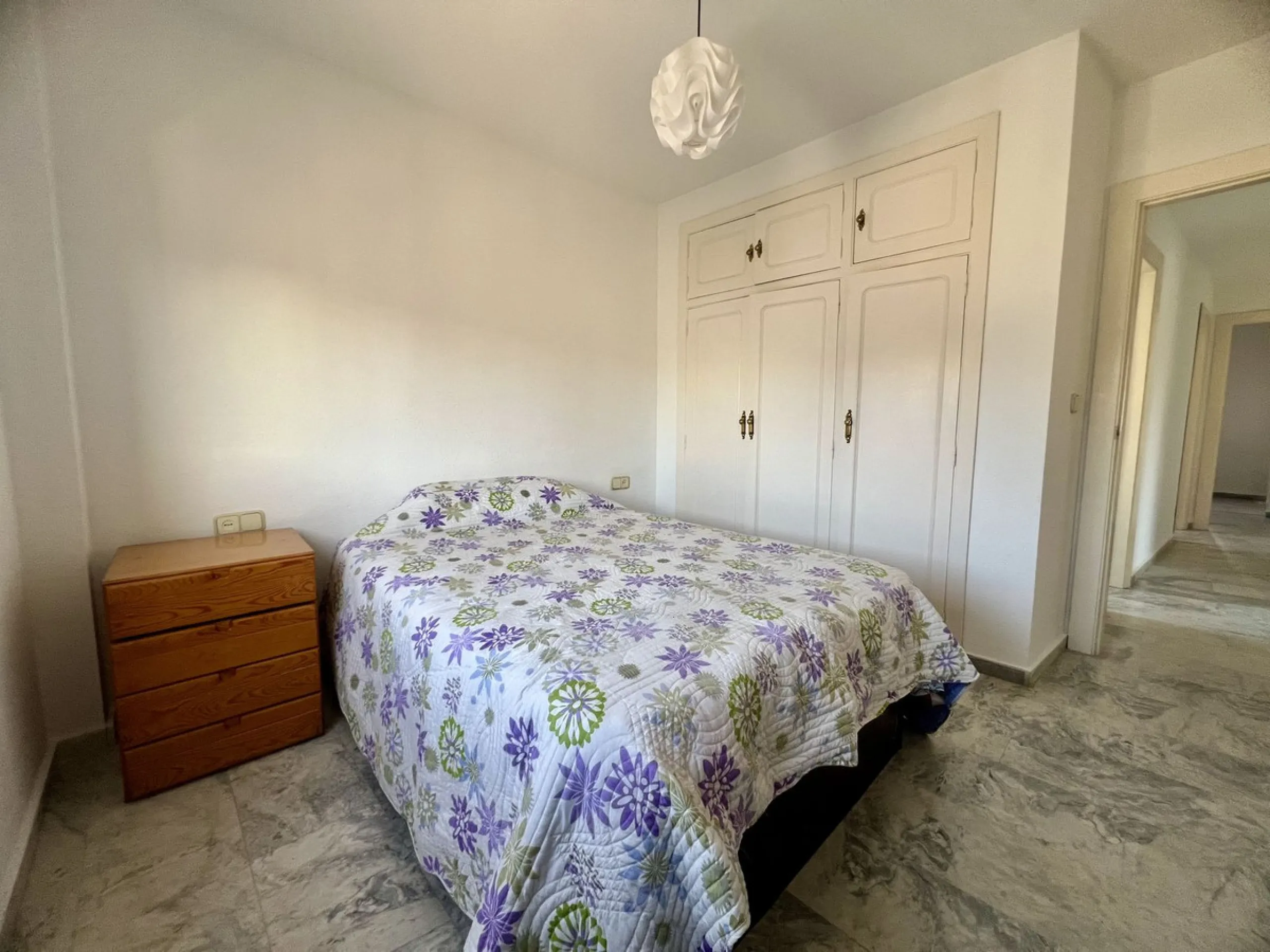 BRIGHT COASTAL APARTMENT WITH PRIVATE UNDERGROUND PARKING – ONLY 450m FROM THE BEACH