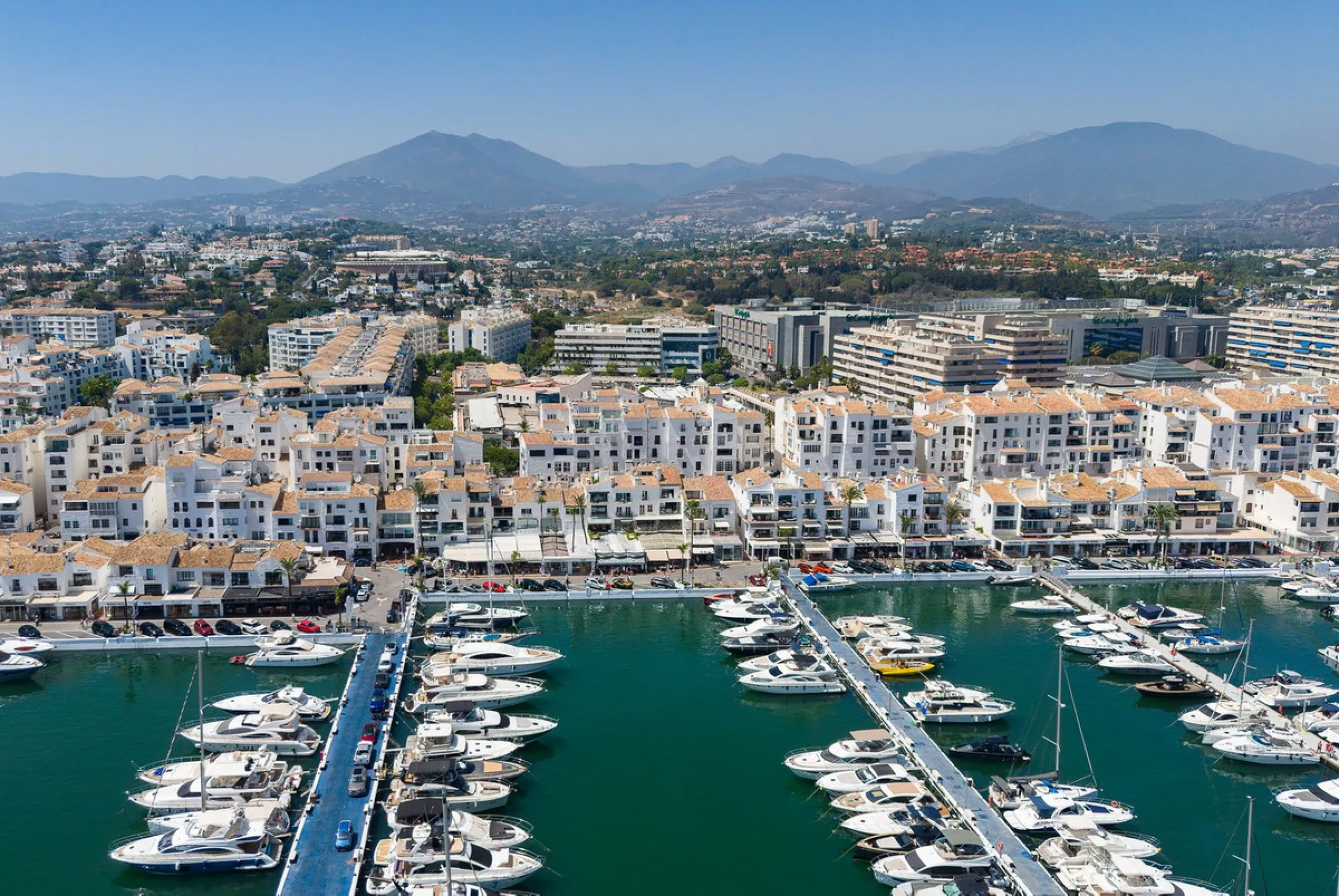 Apartment - Middle Floor Apartment в продаже в Marbella, Málaga. В доме 2 спален и 2 ванных комнат. Площадь дома 80 м²