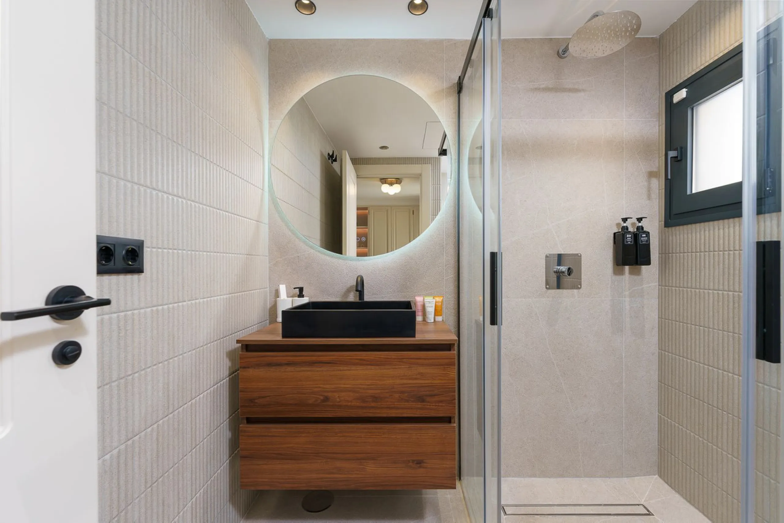 Apartment - Middle Floor Apartment в продаже в Marbella, Málaga. В доме 2 спален и 2 ванных комнат. Площадь дома 80 м²
