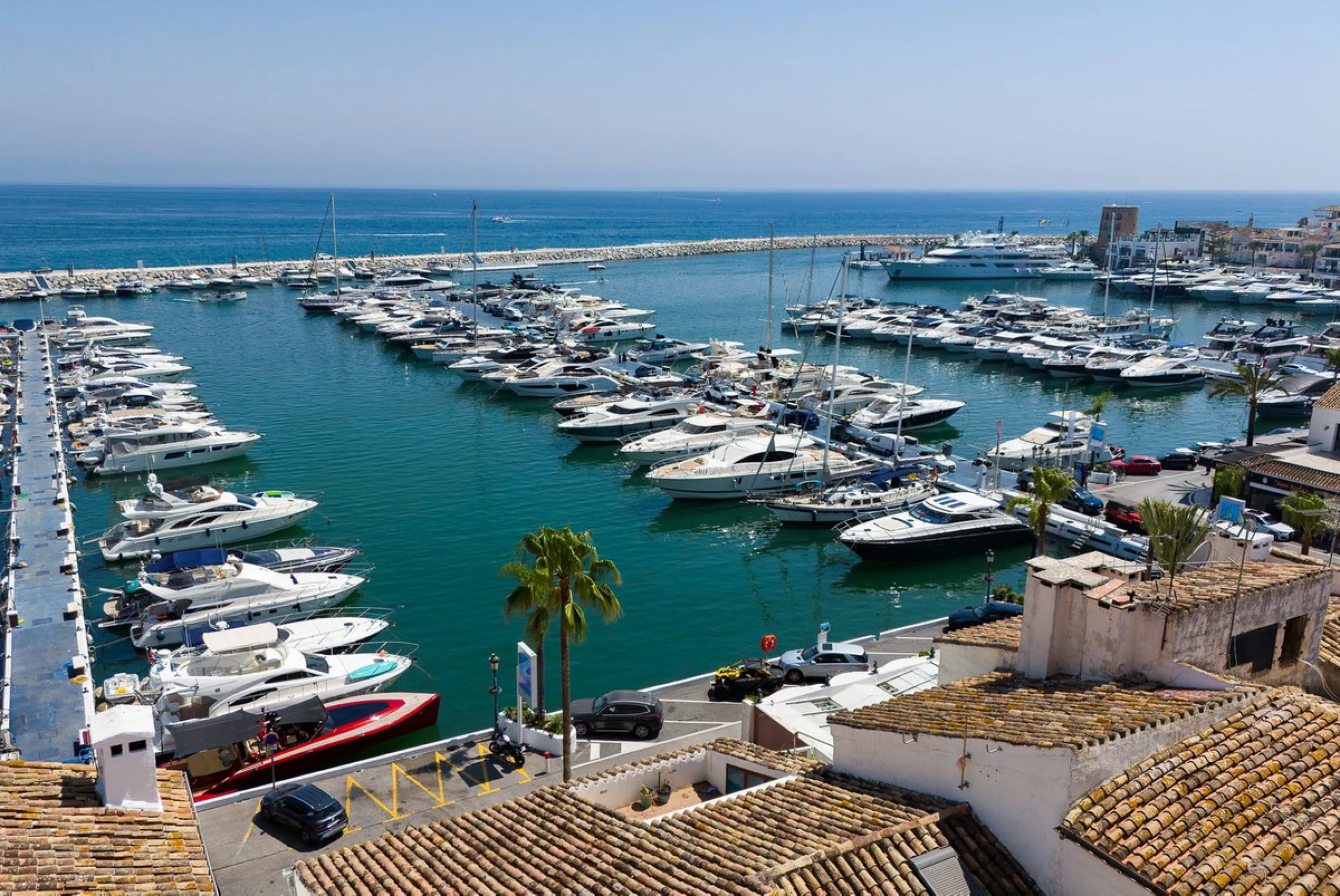 Apartment - Middle Floor Apartment в продаже в Marbella, Málaga. В доме 2 спален и 2 ванных комнат. Площадь дома 80 м²