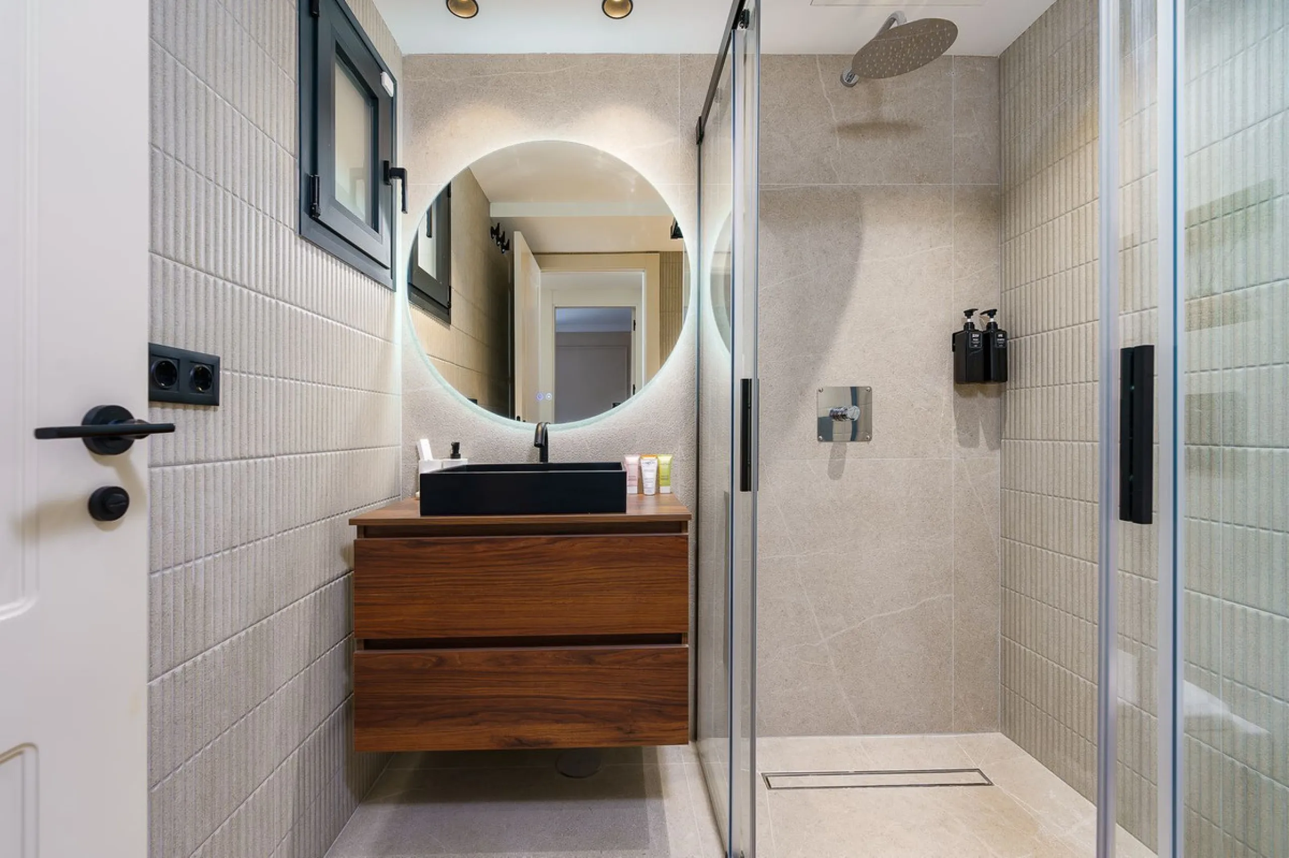 Apartment - Middle Floor Apartment в продаже в Marbella, Málaga. В доме 2 спален и 2 ванных комнат. Площадь дома 80 м²