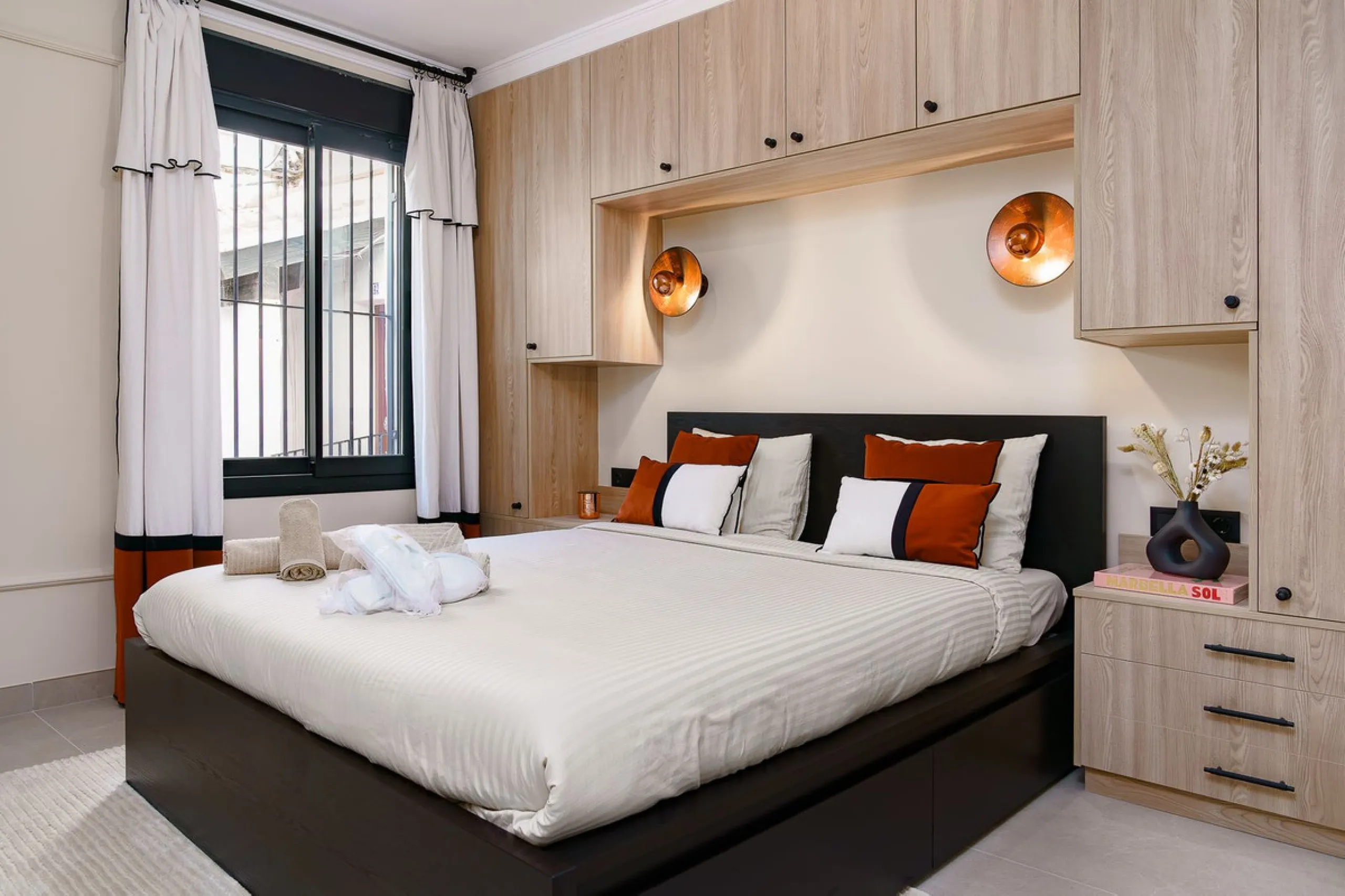 Apartment - Middle Floor Apartment в продаже в Marbella, Málaga. В доме 2 спален и 2 ванных комнат. Площадь дома 80 м²