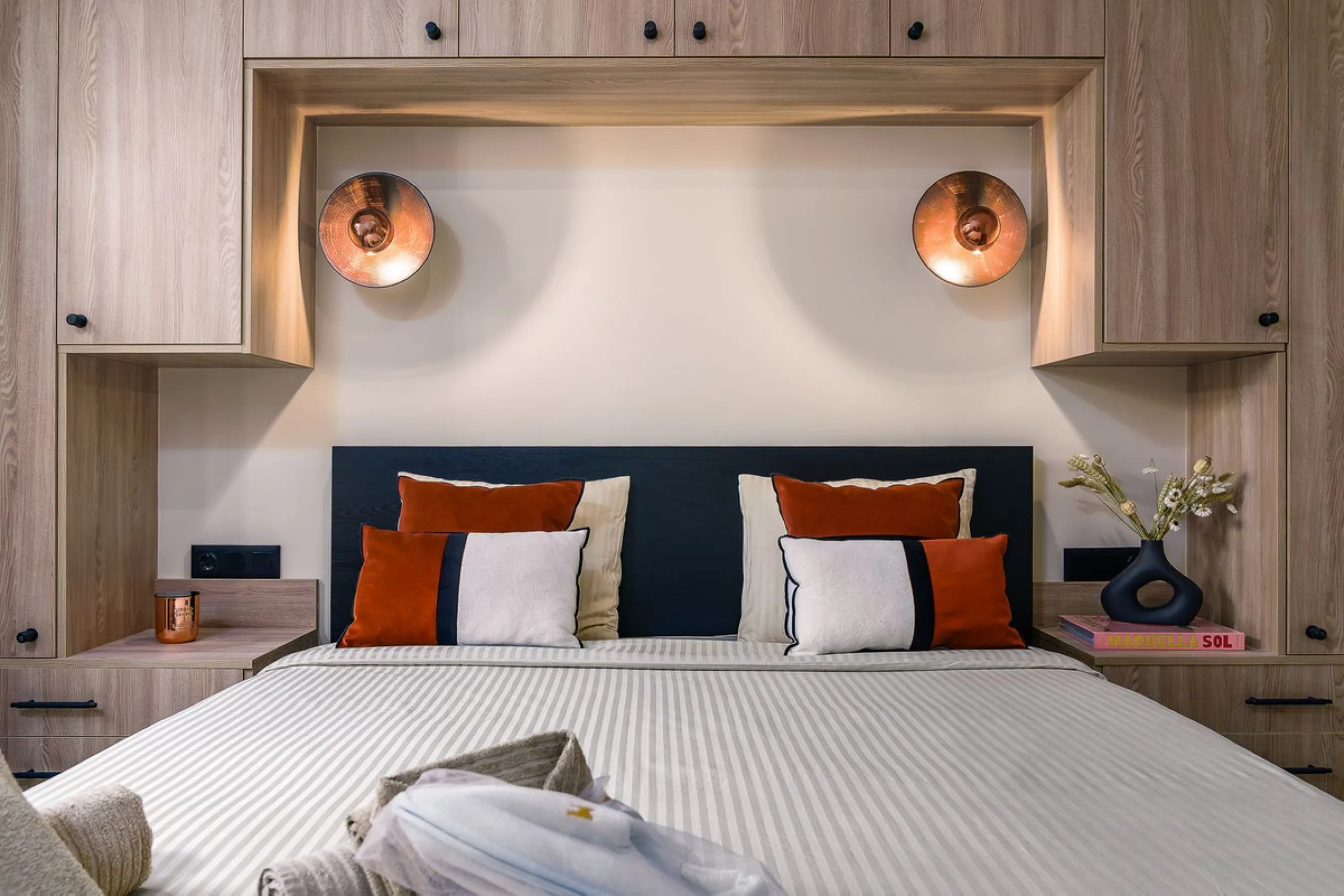 Apartment - Middle Floor Apartment в продаже в Marbella, Málaga. В доме 2 спален и 2 ванных комнат. Площадь дома 80 м²