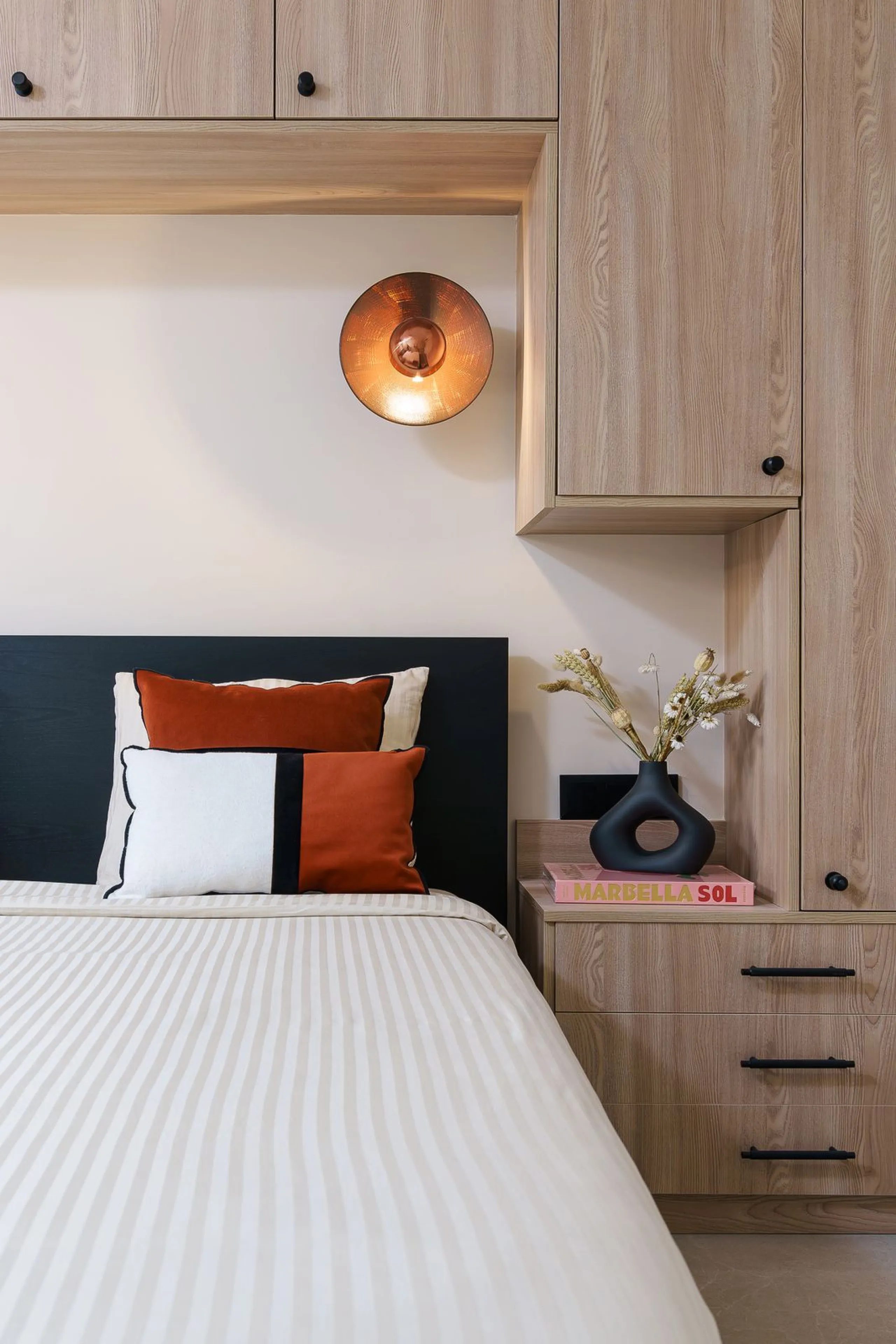 Apartment - Middle Floor Apartment в продаже в Marbella, Málaga. В доме 2 спален и 2 ванных комнат. Площадь дома 80 м²