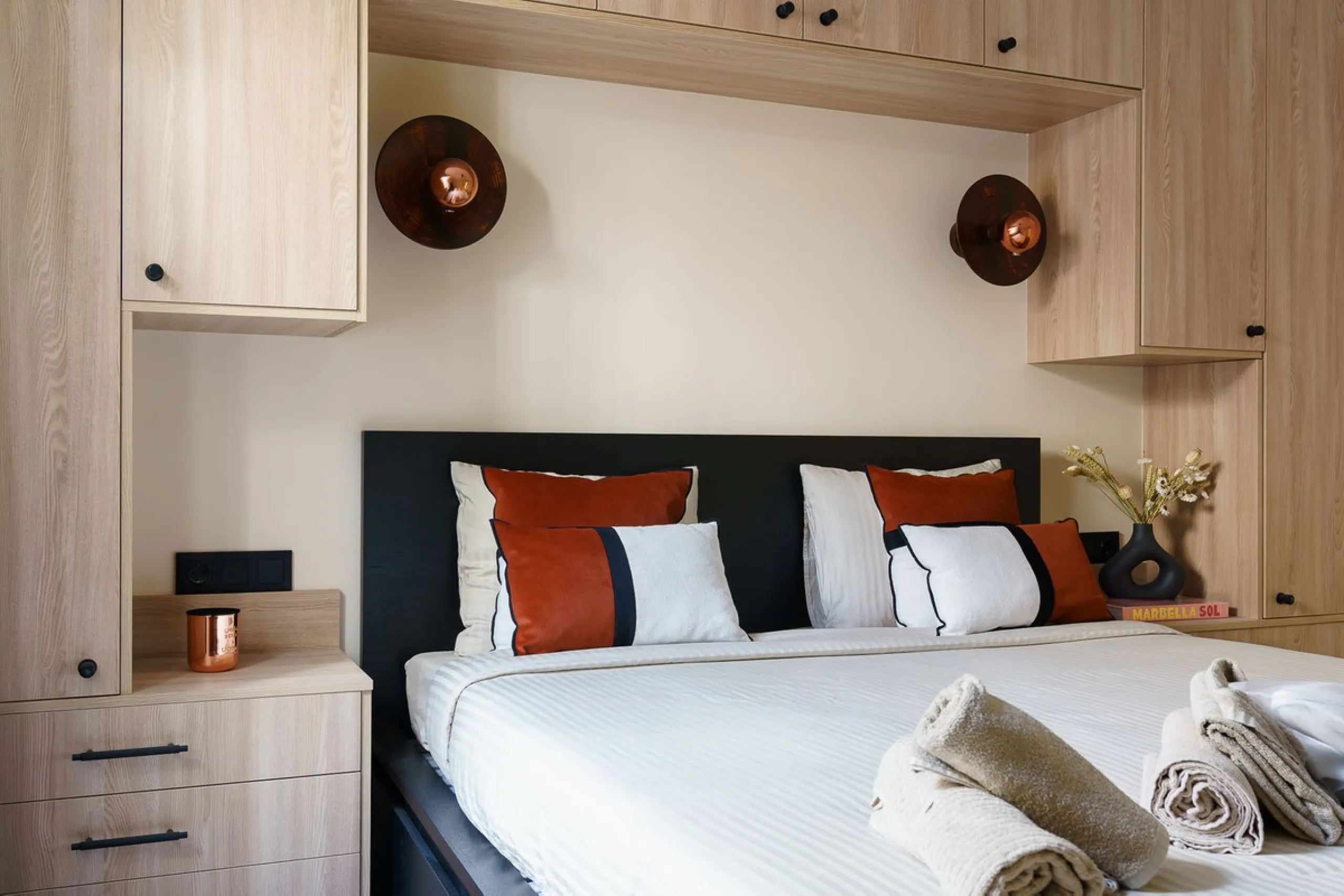 Apartment - Middle Floor Apartment в продаже в Marbella, Málaga. В доме 2 спален и 2 ванных комнат. Площадь дома 80 м²