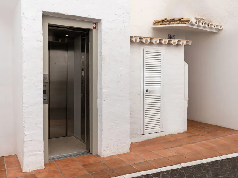 Apartment - Middle Floor Apartment в продаже в Marbella, Málaga. В доме 2 спален и 2 ванных комнат. Площадь дома 80 м²