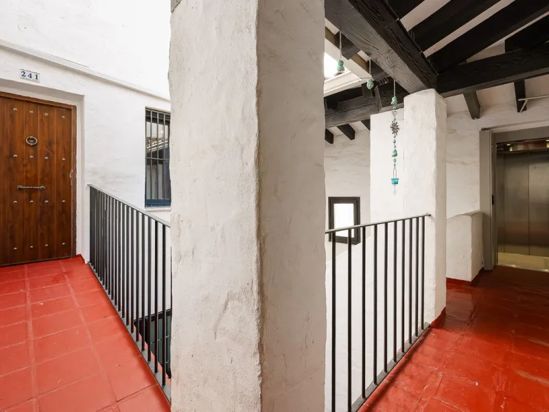 Apartment - Middle Floor Apartment в продаже в Marbella, Málaga. В доме 2 спален и 2 ванных комнат. Площадь дома 80 м²