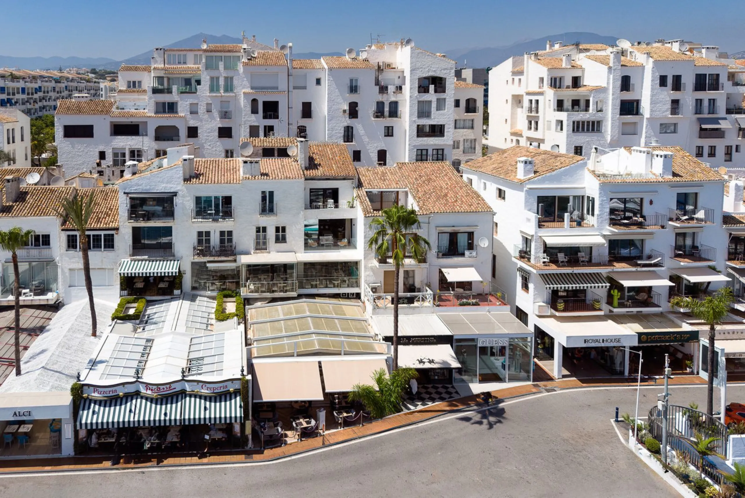 Apartment - Middle Floor Apartment в продаже в Marbella, Málaga. В доме 2 спален и 2 ванных комнат. Площадь дома 80 м²