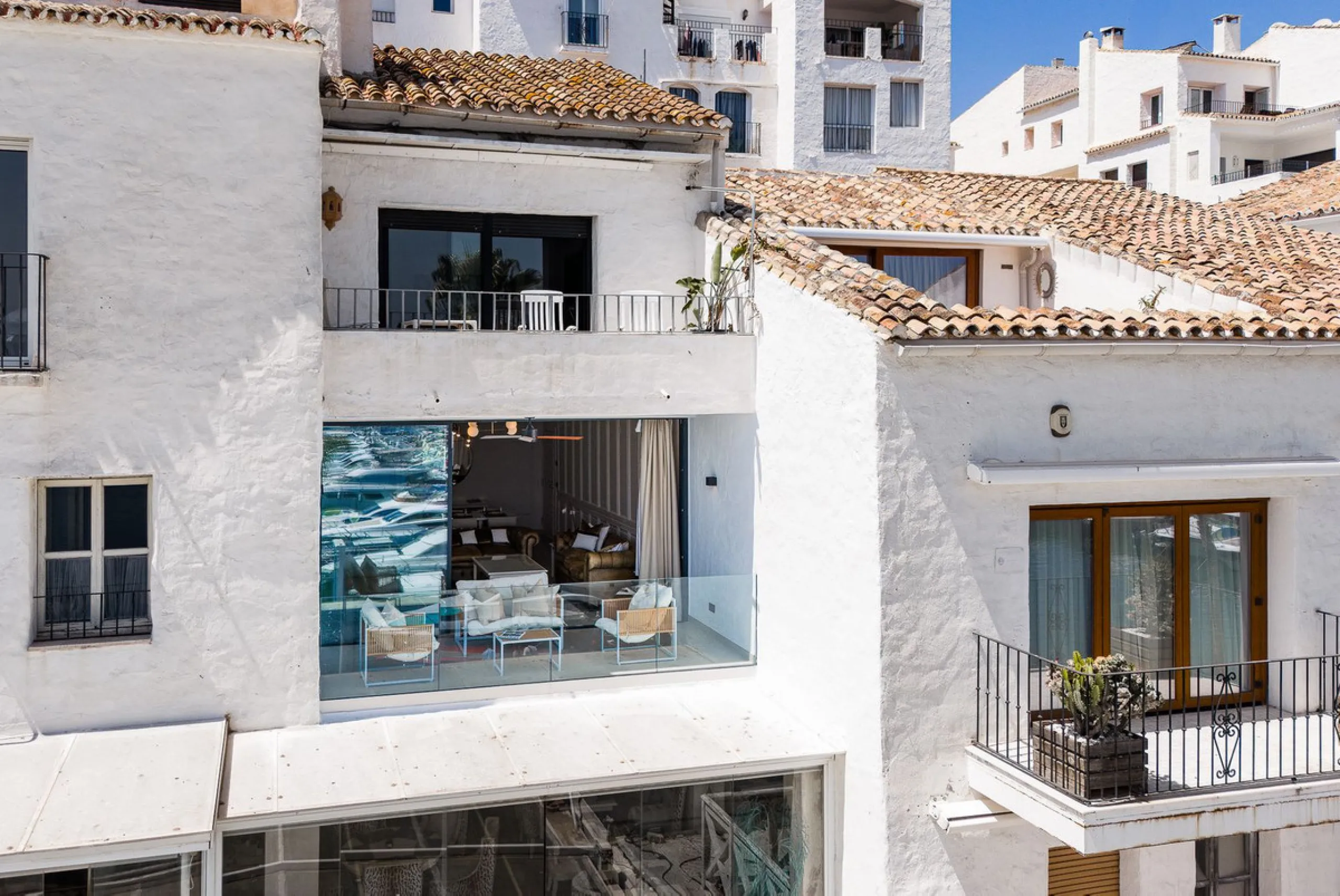 Apartment - Middle Floor Apartment в продаже в Marbella, Málaga. В доме 2 спален и 2 ванных комнат. Площадь дома 80 м²