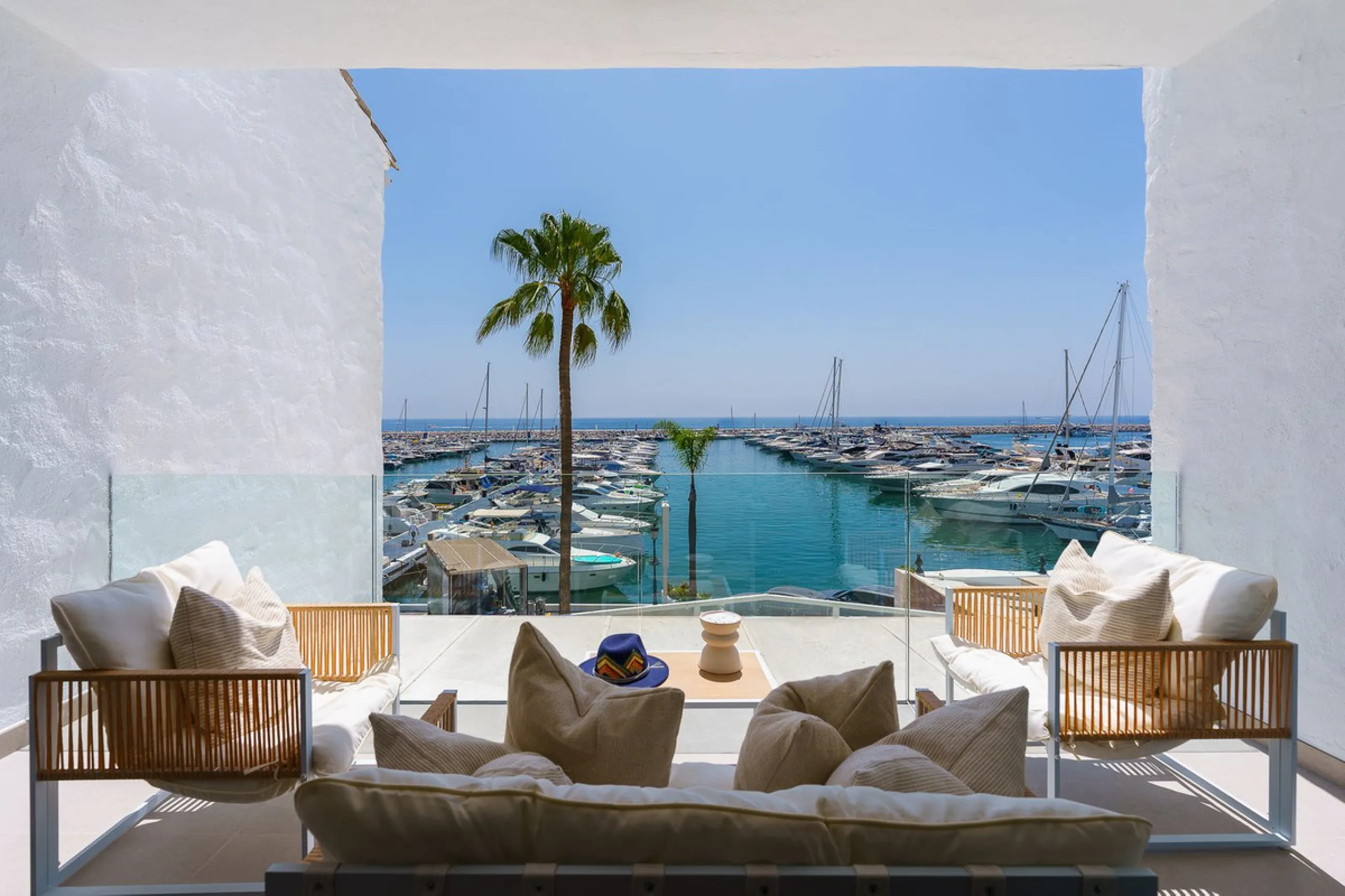 Apartment - Middle Floor Apartment в продаже в Marbella, Málaga. В доме 2 спален и 2 ванных комнат. Площадь дома 80 м²