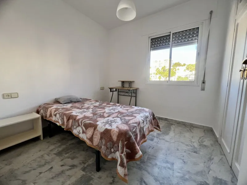 BRIGHT COASTAL APARTMENT WITH PRIVATE UNDERGROUND PARKING – ONLY 450m FROM THE BEACH