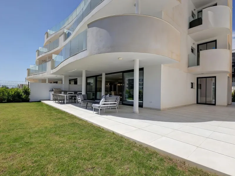 Welcome to an unparalleled opportunity for luxury living on the Costa del Sol. This stunning 3-bedroom, 3-bathroom corner garden residence, showcasing a private and garden within a prestigious gated community. As you step inside, you'll be greeted by a sp