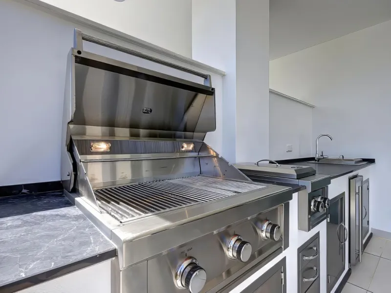 Welcome to an unparalleled opportunity for luxury living on the Costa del Sol. This stunning 3-bedroom, 3-bathroom corner garden residence, showcasing a private and garden within a prestigious gated community. As you step inside, you'll be greeted by a sp