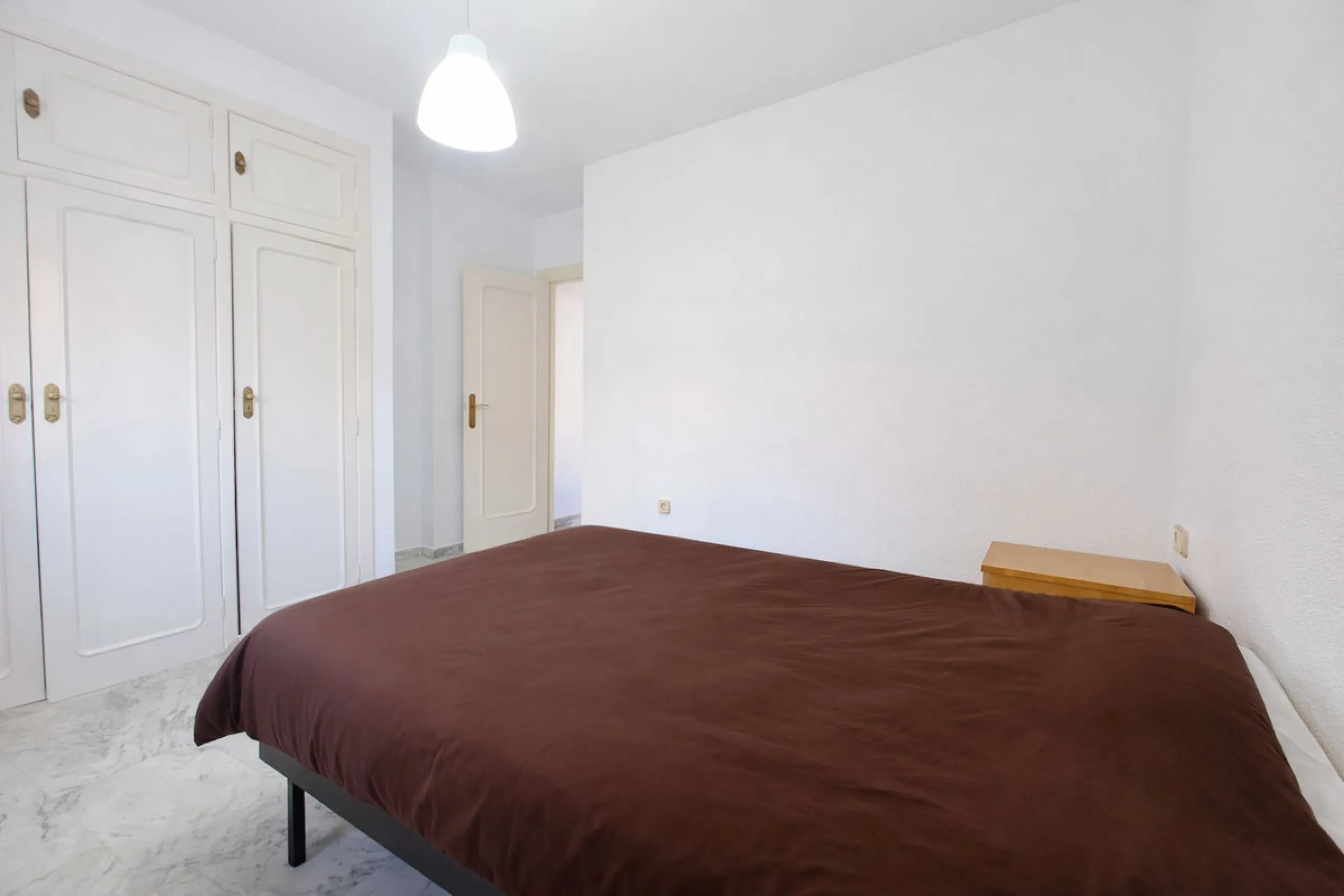 BRIGHT COASTAL APARTMENT WITH PRIVATE UNDERGROUND PARKING – ONLY 450m FROM THE BEACH