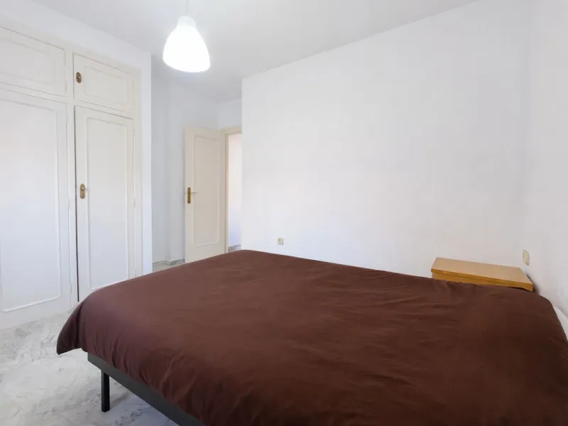 BRIGHT COASTAL APARTMENT WITH PRIVATE UNDERGROUND PARKING – ONLY 450m FROM THE BEACH