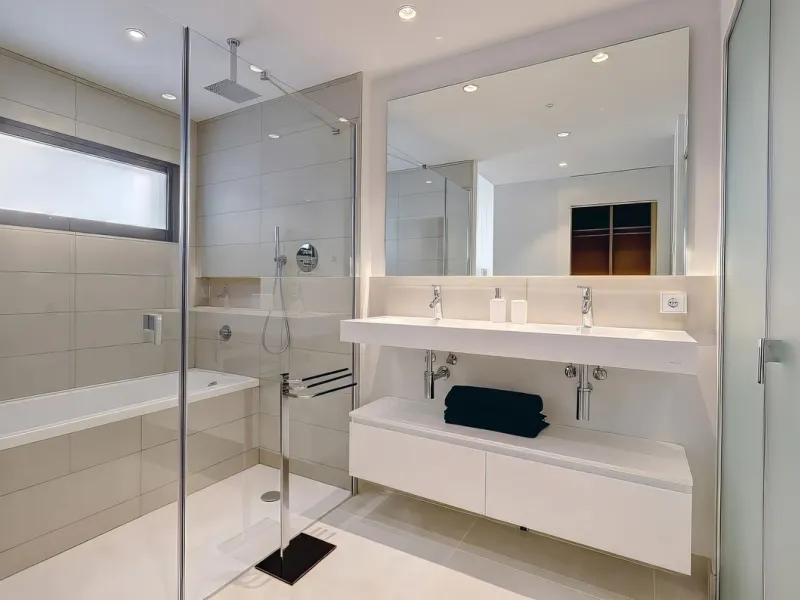 Welcome to an unparalleled opportunity for luxury living on the Costa del Sol. This stunning 3-bedroom, 3-bathroom corner garden residence, showcasing a private and garden within a prestigious gated community. As you step inside, you'll be greeted by a sp