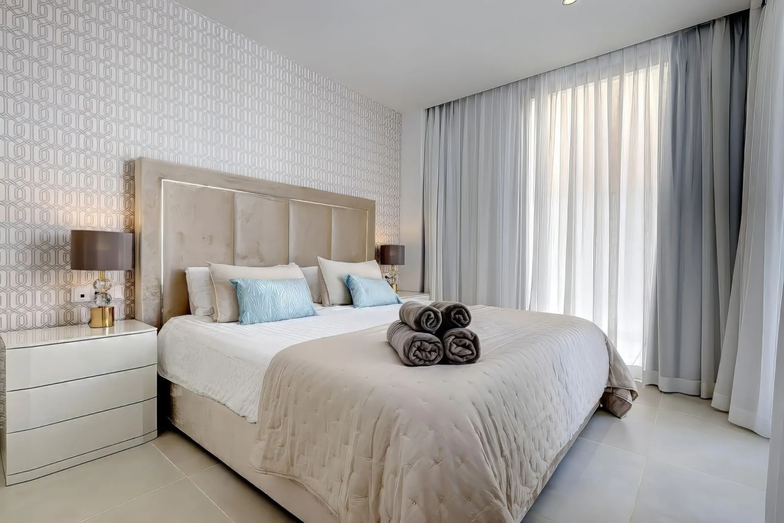 Welcome to an unparalleled opportunity for luxury living on the Costa del Sol. This stunning 3-bedroom, 3-bathroom corner garden residence, showcasing a private and garden within a prestigious gated community. As you step inside, you'll be greeted by a sp