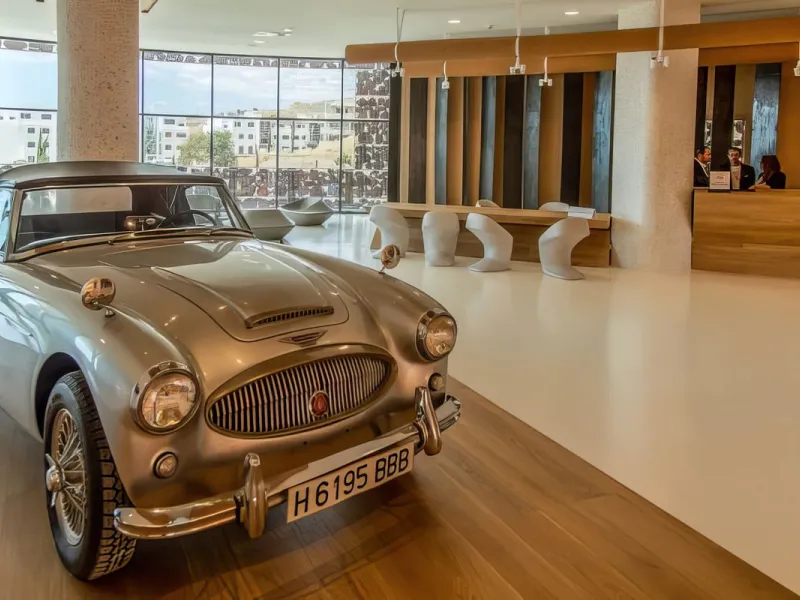 Welcome to an unparalleled opportunity for luxury living on the Costa del Sol. This stunning 3-bedroom, 3-bathroom corner garden residence, showcasing a private and garden within a prestigious gated community. As you step inside, you'll be greeted by a sp