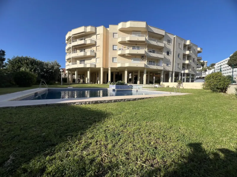 BRIGHT COASTAL APARTMENT WITH PRIVATE UNDERGROUND PARKING – ONLY 450m FROM THE BEACH
