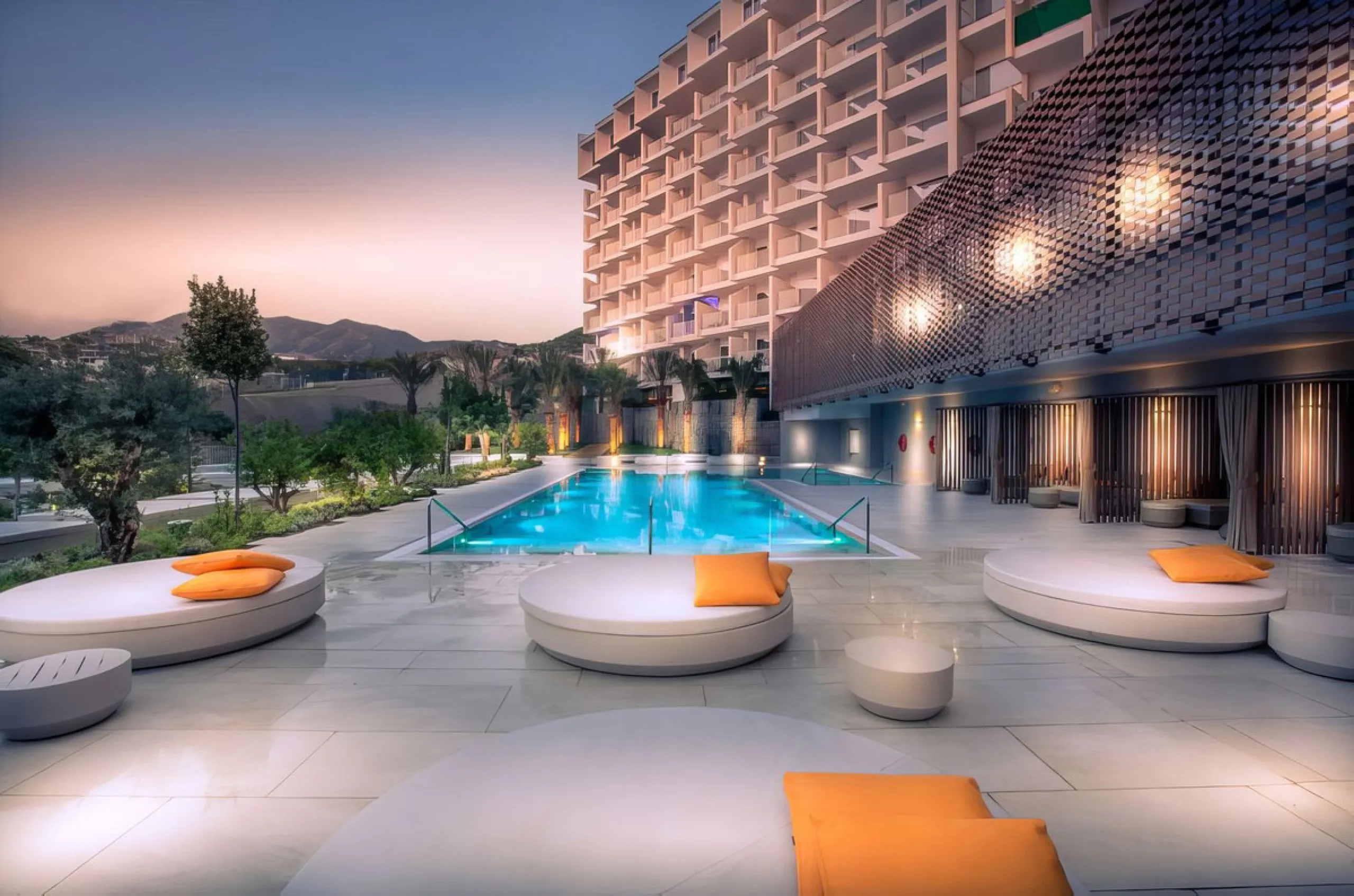 Welcome to an unparalleled opportunity for luxury living on the Costa del Sol. This stunning 3-bedroom, 3-bathroom corner garden residence, showcasing a private and garden within a prestigious gated community. As you step inside, you'll be greeted by a sp