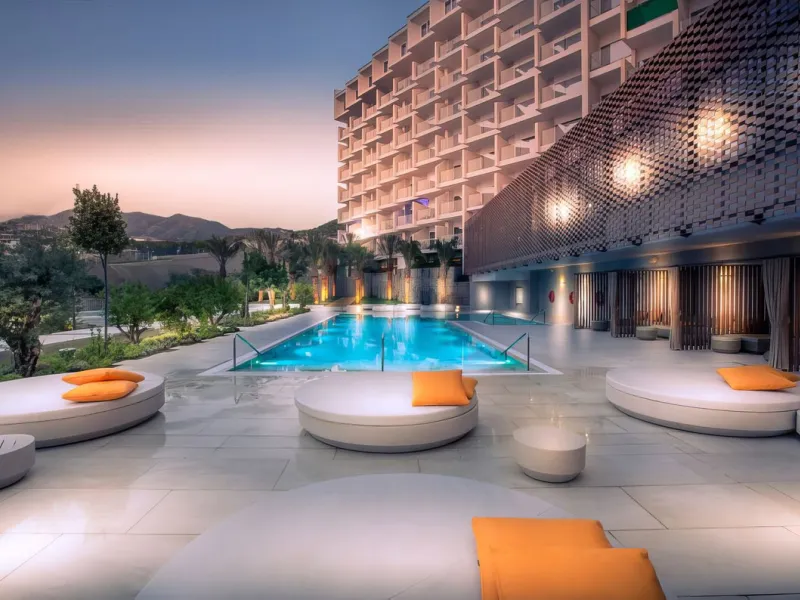 Welcome to an unparalleled opportunity for luxury living on the Costa del Sol. This stunning 3-bedroom, 3-bathroom corner garden residence, showcasing a private and garden within a prestigious gated community. As you step inside, you'll be greeted by a sp