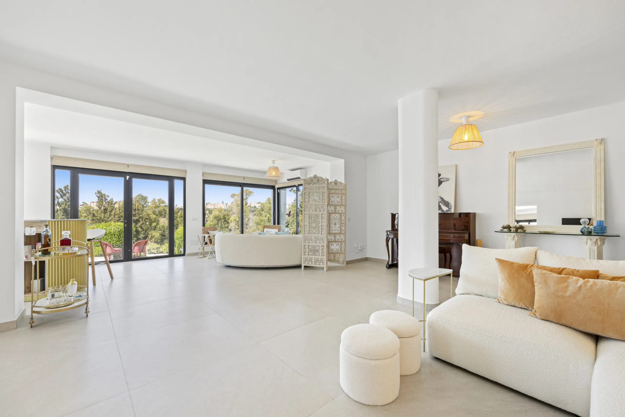 This west-facing villa boasts a modern design and is ideally situated next to the Guadalmina Golf Course. The property, spans two levels, offers privacy, convenience, and ample space for a large family.