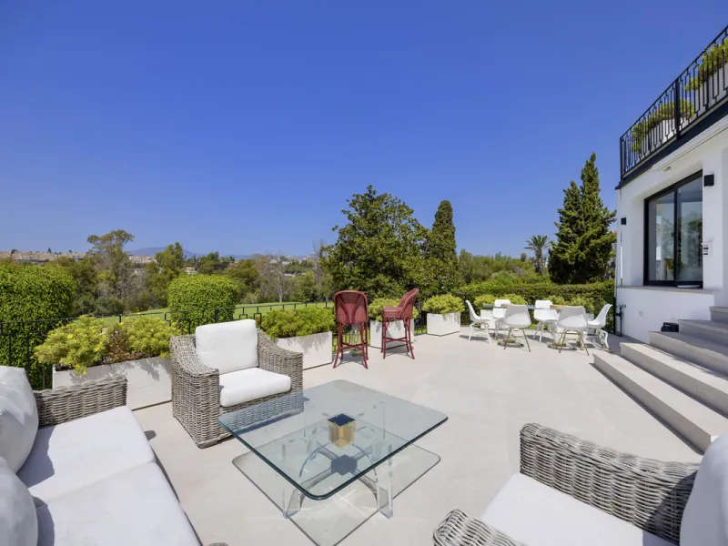 This west-facing villa boasts a modern design and is ideally situated next to the Guadalmina Golf Course. The property, spans two levels, offers privacy, convenience, and ample space for a large family.