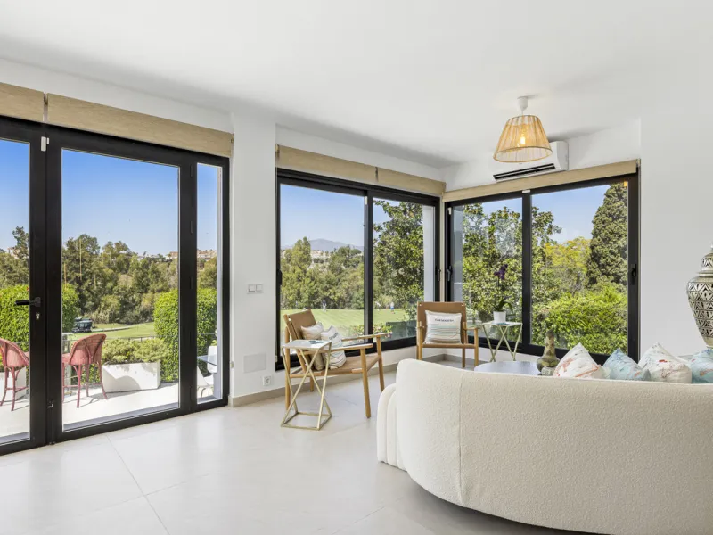 This west-facing villa boasts a modern design and is ideally situated next to the Guadalmina Golf Course. The property, spans two levels, offers privacy, convenience, and ample space for a large family.