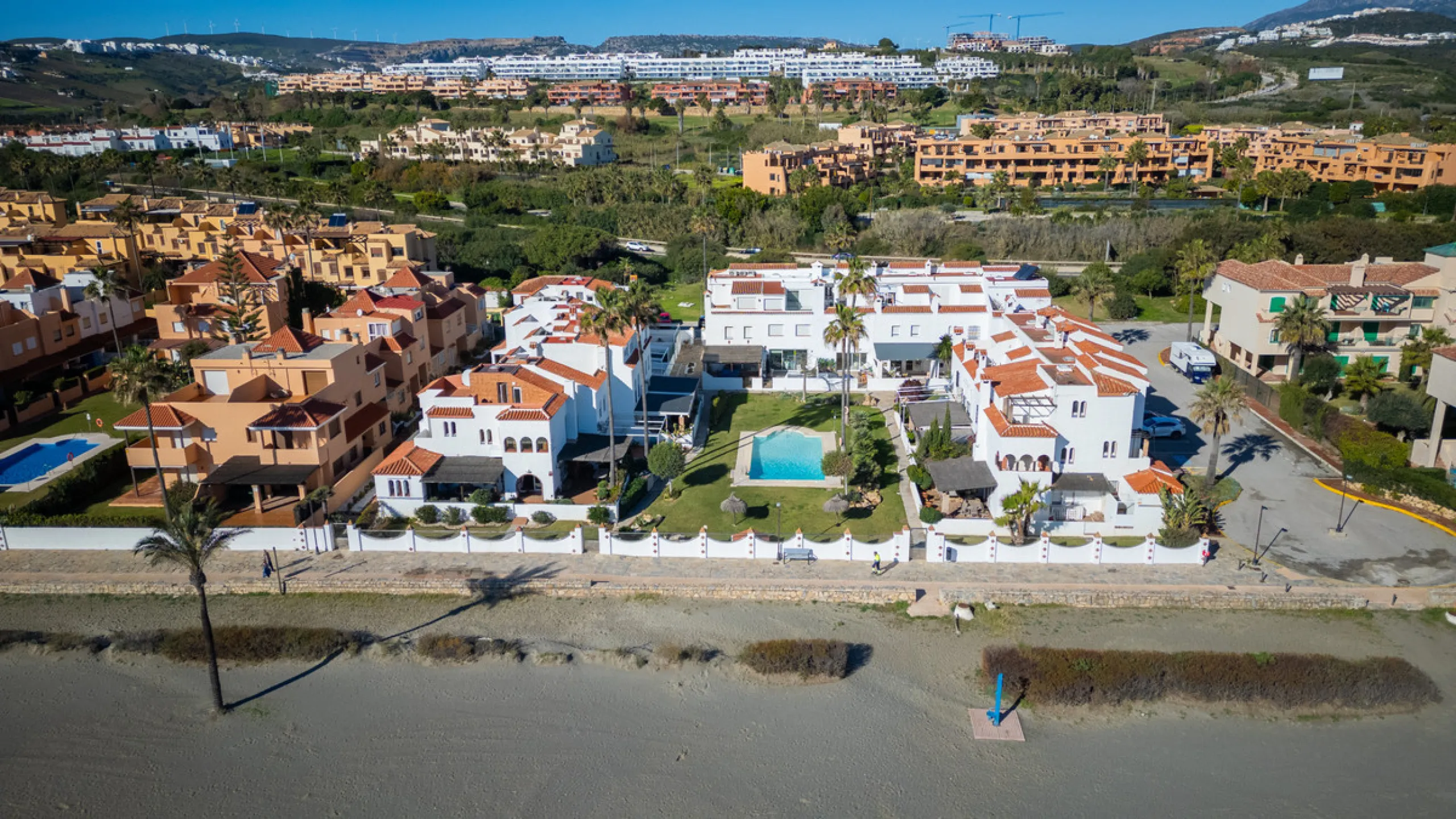 Strandnahes Stadthaus mit Meerblick bei San Luis de Sabinillas, Casares